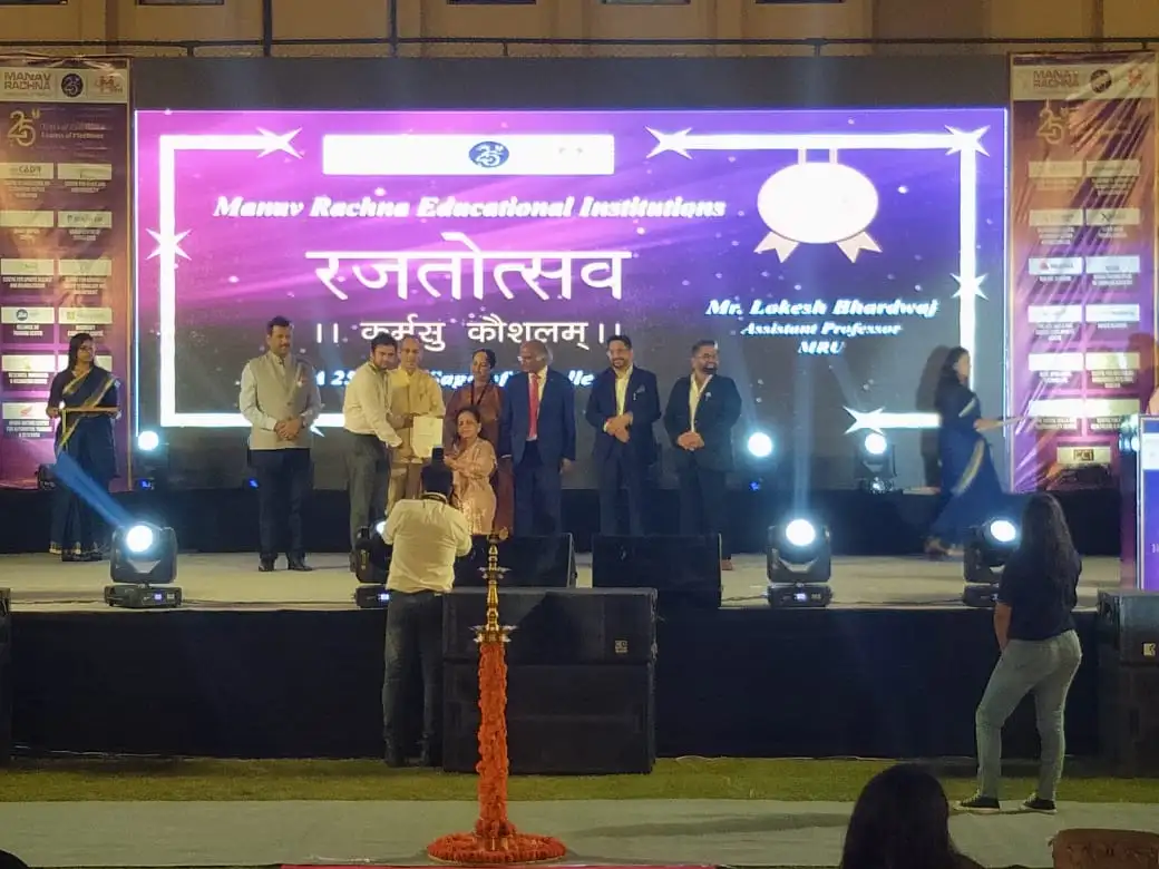 Outstanding accomplishments, perseverance, meritorious service and
contribution towards growth and achievement of Manav Rachna