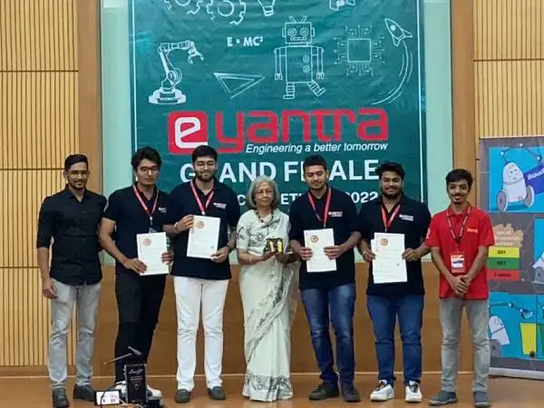 Mr. Vinay Kumar receiving 1st Prize in E-Yantra Event in IIT Bombay in 2023